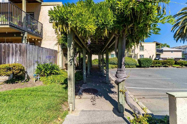 1851 Harrison St 15, Concord, CA 94520
