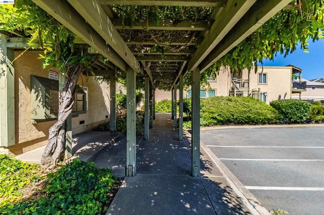 1851 Harrison St 15, Concord, CA 94520