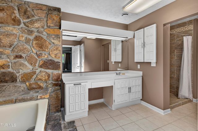 102 Sandpiper Circle, Kingsport, TN 37663