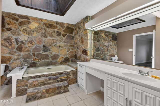 102 Sandpiper Circle, Kingsport, TN 37663