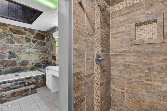 102 Sandpiper Circle, Kingsport, TN 37663