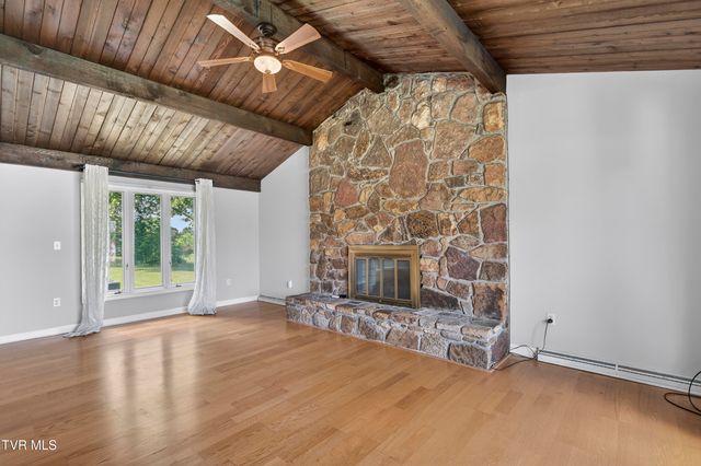 102 Sandpiper Circle, Kingsport, TN 37663