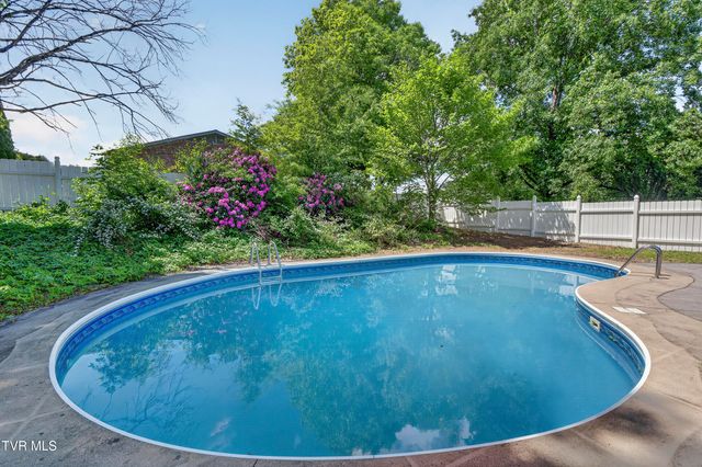 102 Sandpiper Circle, Kingsport, TN 37663