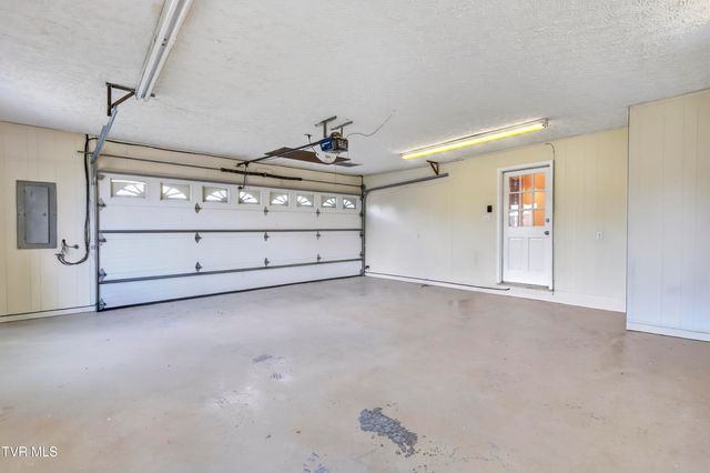 102 Sandpiper Circle, Kingsport, TN 37663