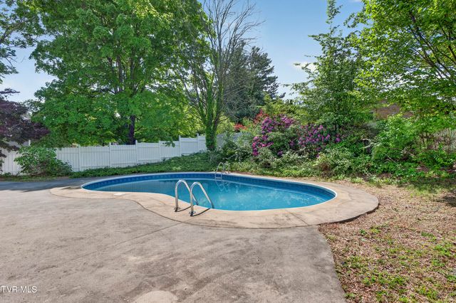 102 Sandpiper Circle, Kingsport, TN 37663