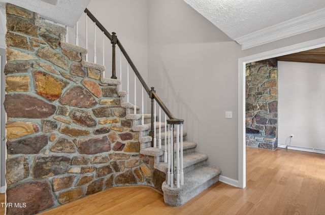 102 Sandpiper Circle, Kingsport, TN 37663