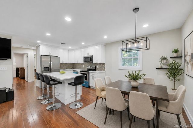 71 Penn Street, Lake Grove, NY 11755