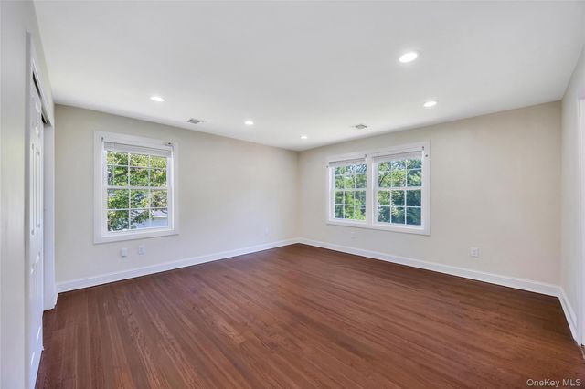 71 Penn Street, Lake Grove, NY 11755