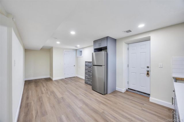 71 Penn Street, Lake Grove, NY 11755