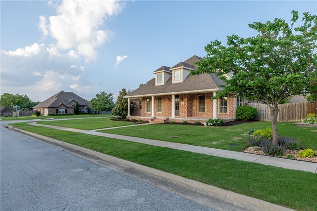 3751 E Spyglass Hill Drive, Fayetteville, AR 72701