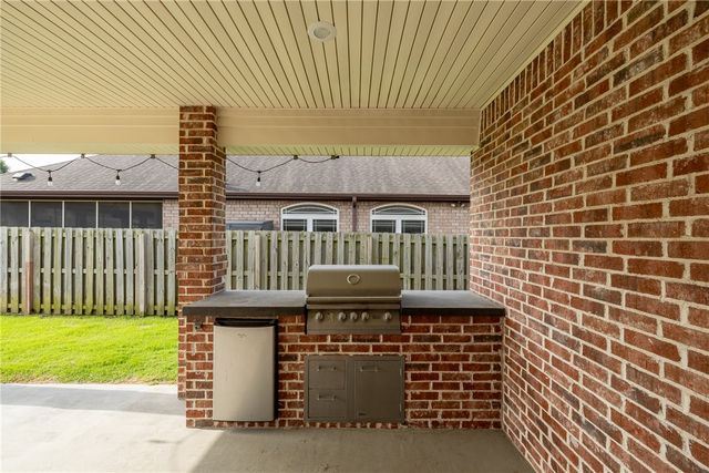 3751 E Spyglass Hill Drive, Fayetteville, AR 72701