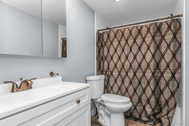 2911 Eagle Avenue, Medford, NY 11763