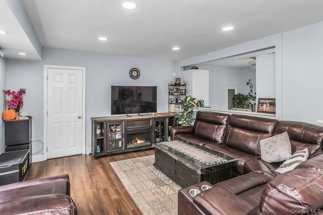 2911 Eagle Avenue, Medford, NY 11763