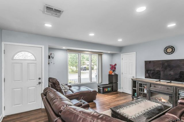 2911 Eagle Avenue, Medford, NY 11763