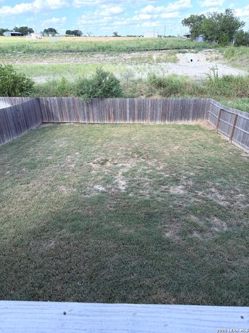 140 Payton, Marion, TX 78124