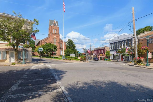 71 North Road, Highland, NY 12528