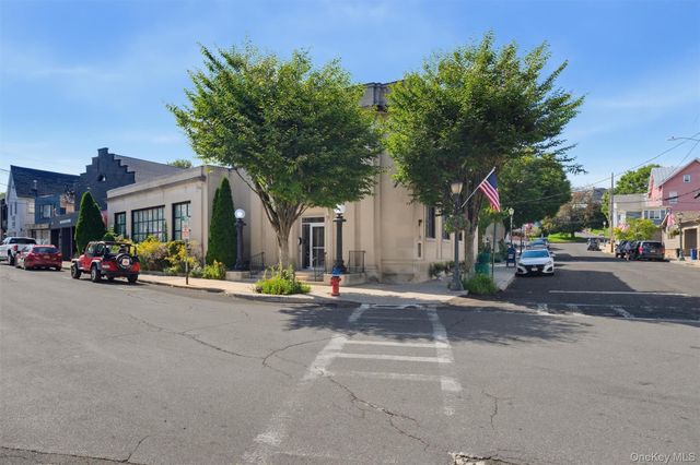 71 North Road, Highland, NY 12528