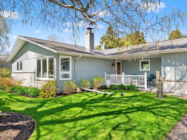 5204 S 10th STREET, Manitowoc, WI 54220