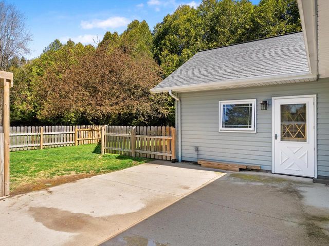 5204 S 10th STREET, Manitowoc, WI 54220