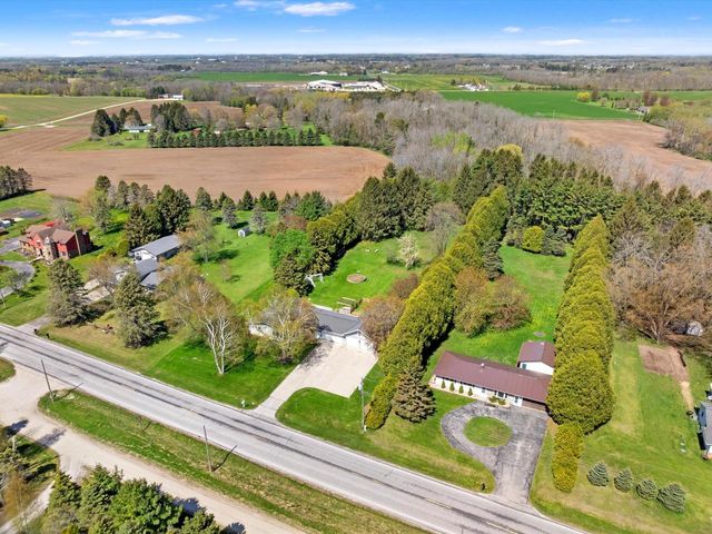 5204 S 10th STREET, Manitowoc, WI 54220