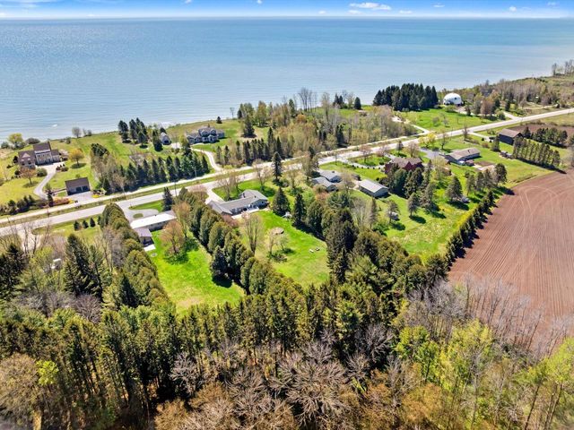 5204 S 10th STREET, Manitowoc, WI 54220