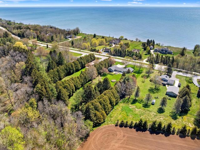 5204 S 10th STREET, Manitowoc, WI 54220