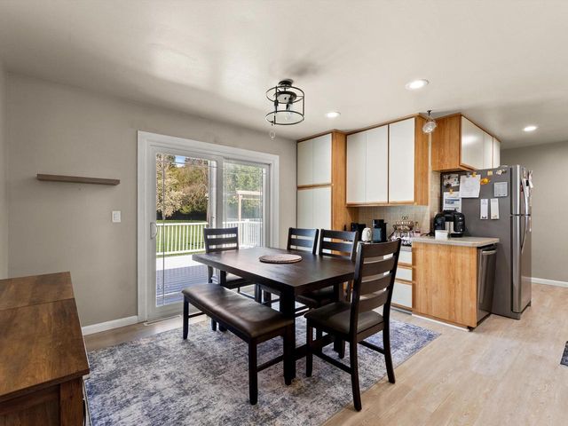 5204 S 10th STREET, Manitowoc, WI 54220