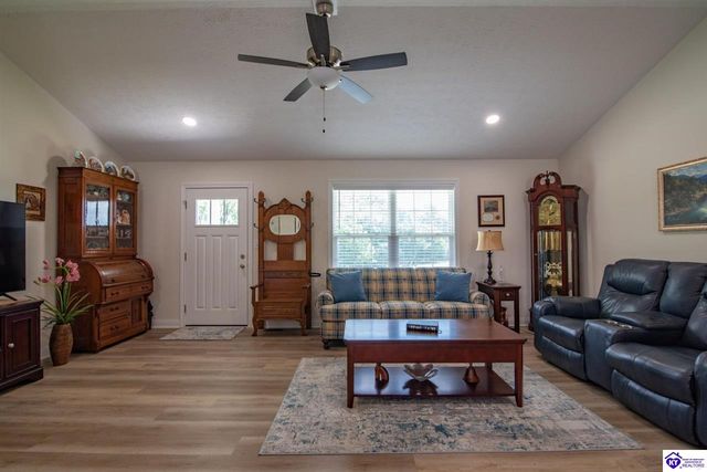 1588 Cecilia Smiths Mill Road, Cecilia, KY 42724