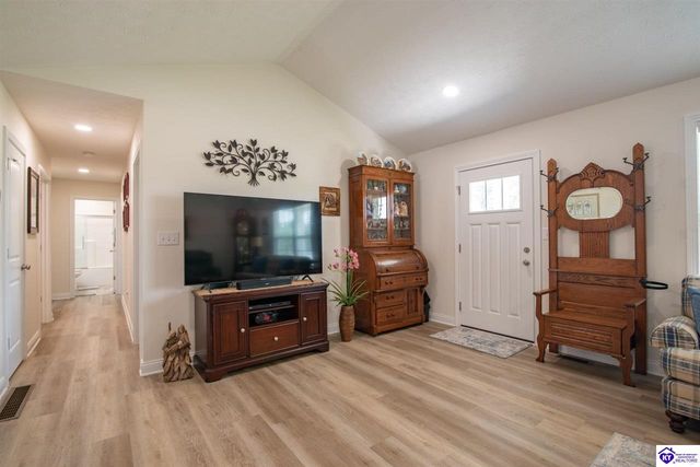 1588 Cecilia Smiths Mill Road, Cecilia, KY 42724
