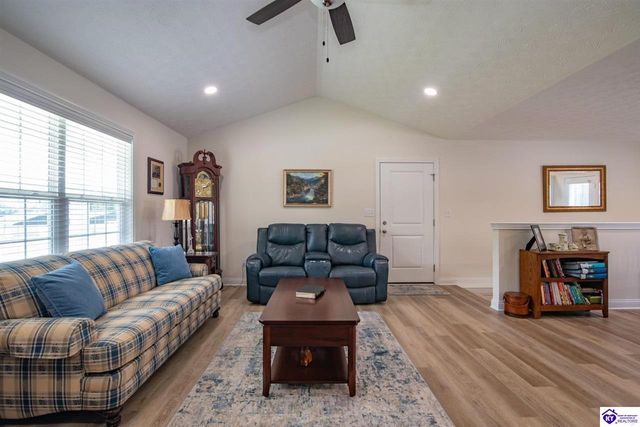 1588 Cecilia Smiths Mill Road, Cecilia, KY 42724