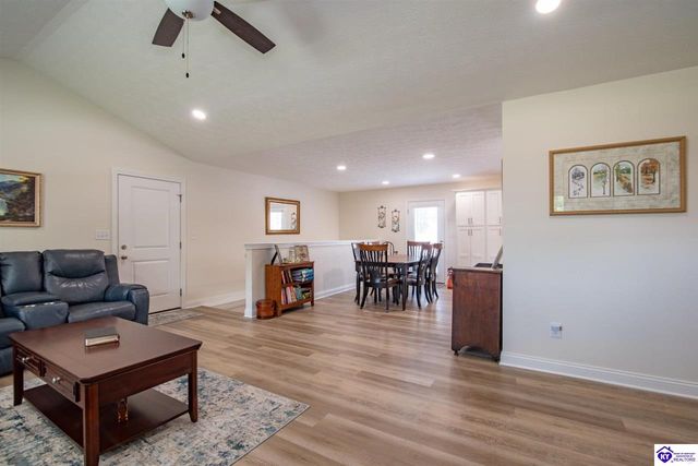 1588 Cecilia Smiths Mill Road, Cecilia, KY 42724