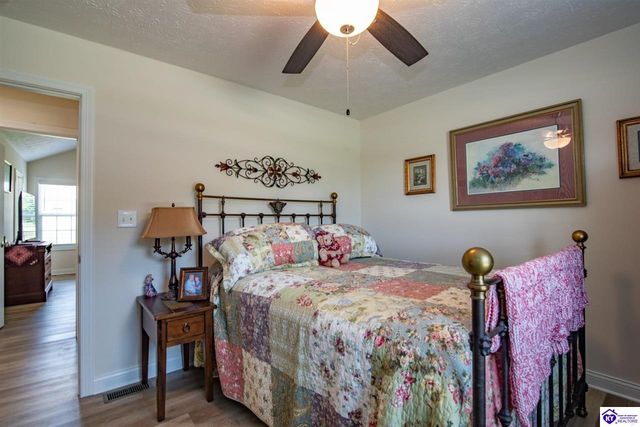 1588 Cecilia Smiths Mill Road, Cecilia, KY 42724