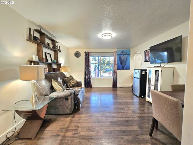 2516 MANGAN St, Eugene, OR 97402