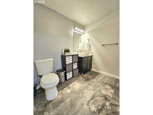 2516 MANGAN St, Eugene, OR 97402