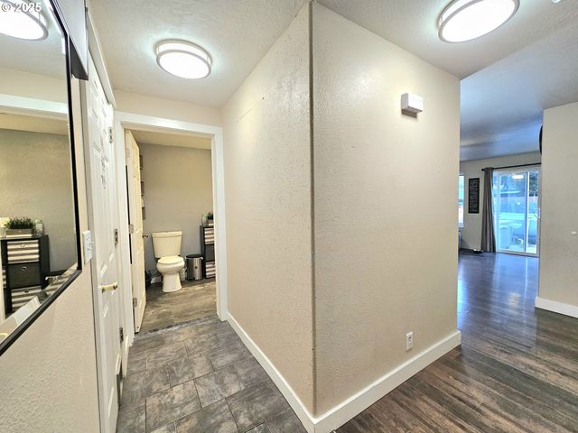 2516 MANGAN St, Eugene, OR 97402