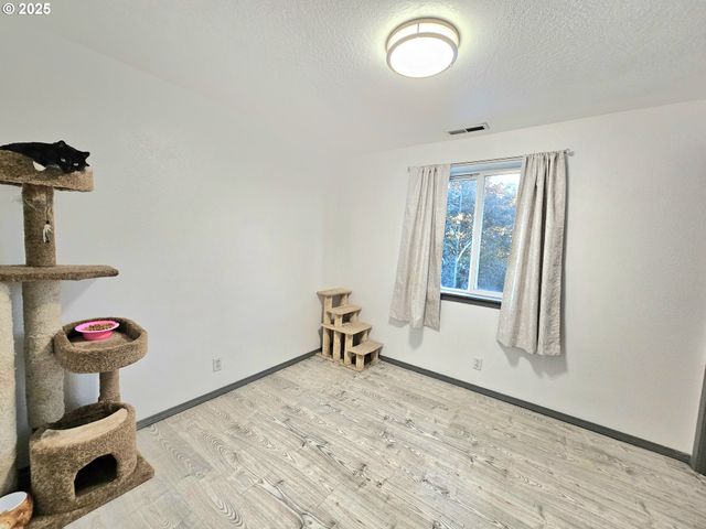 2516 MANGAN St, Eugene, OR 97402