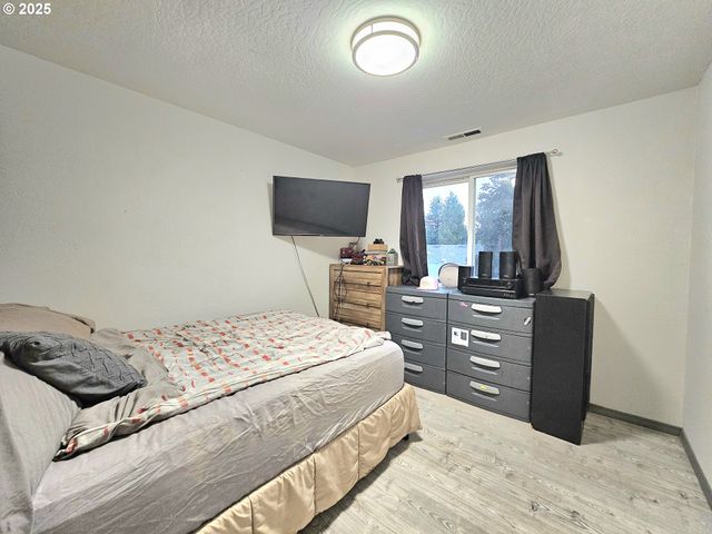 2516 MANGAN St, Eugene, OR 97402