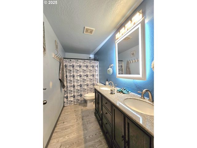 2516 MANGAN St, Eugene, OR 97402