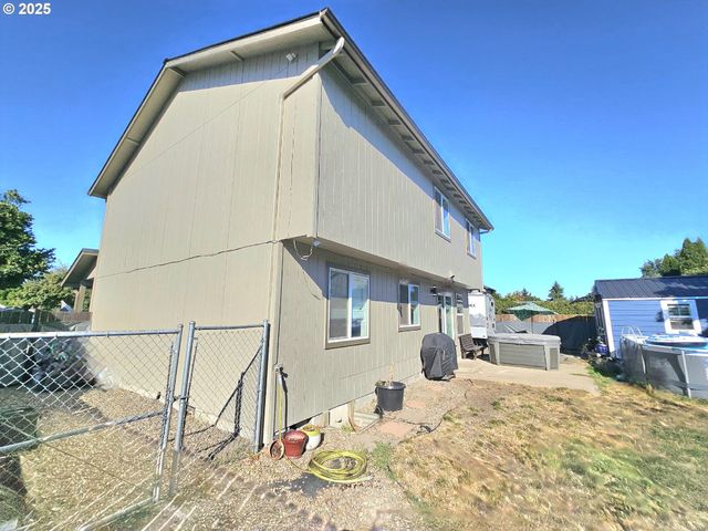 2516 MANGAN St, Eugene, OR 97402