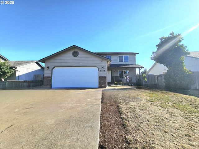 2516 MANGAN St, Eugene, OR 97402