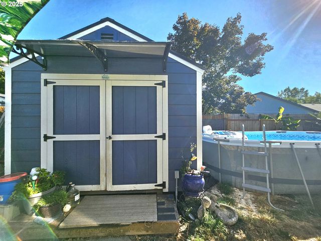 2516 MANGAN St, Eugene, OR 97402