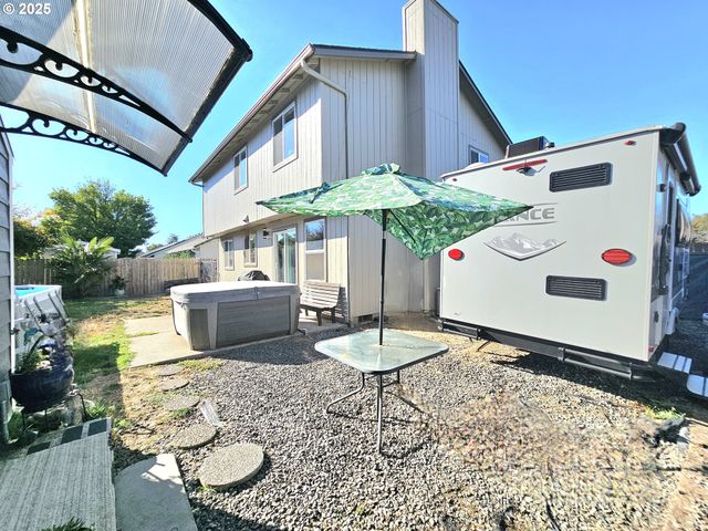 2516 MANGAN St, Eugene, OR 97402