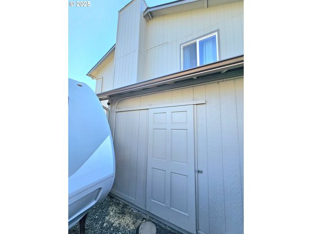 2516 MANGAN St, Eugene, OR 97402