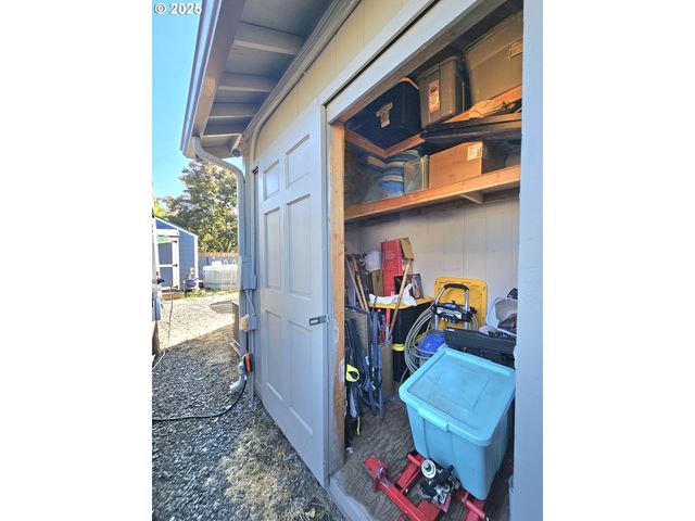 2516 MANGAN St, Eugene, OR 97402