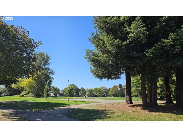 2516 MANGAN St, Eugene, OR 97402