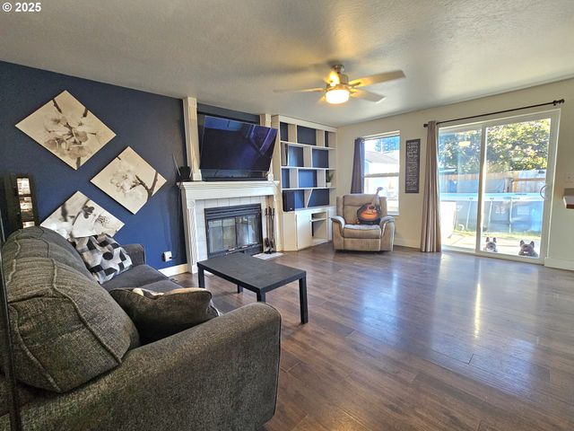 2516 MANGAN St, Eugene, OR 97402