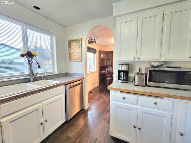 2516 MANGAN St, Eugene, OR 97402