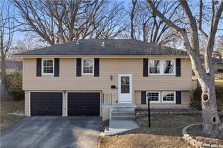 400 NE Sharon Drive, Lee's Summit, MO 64063