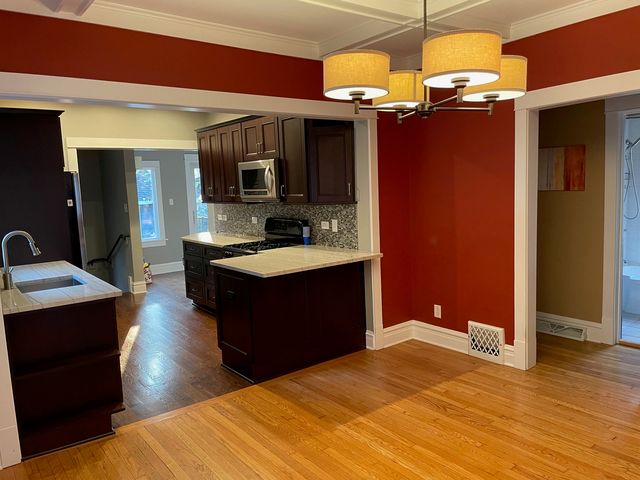 831 Hayes Avenue, Oak Park, IL 60302