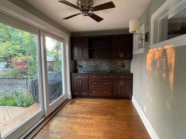 831 Hayes Avenue, Oak Park, IL 60302